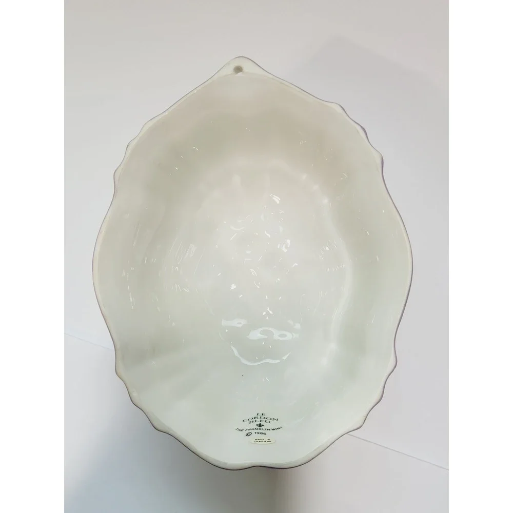 Le Cordon Bleu Franklin Mint Berry Jello Mold 1986 Ceramic Wall Hanging White